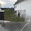 FW Ense: Heckenbrand in Ense-Lüttringen: Feuerwehr führt Nachlöscharbeiten durch**