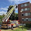 FW-DO: Feuerwehr rettet Person mit Spezialgerät aus Wohnung