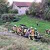 FF Bad Salzuflen: Übung: Auto rutscht in Biemsen-Ahmsen rund drei Meter in einen Graben / Die Bad Salzufler Feuerwehr prüft mit drei Übungen ihre Leistungsfähigkeit und zieht ein erstes Fazit