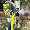 FW Hünxe: Vegetationsbrand nach Defekt am Strommast - Anwohner verhindern Ausbreitung