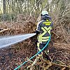 FW Hünxe: Brand in einem Waldstück