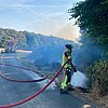 FF Bad Salzuflen: 30 Quadratmeter Stroh- und Feldreste brennen in Ehrsen-Breden / Feuerwehr ist mit rund 20 Kräften unweit des Berghofs im Einsatz