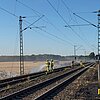 FW Meerbusch: Abschlussmeldung: Kilometerlanger Vegetationsbrand an Bahnstrecke: Feuerwehr Meerbusch mit Vollalarm im Einsatz