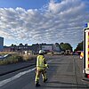 FF Bad Salzuflen: Vier Menschen bei Verrauchung einer Industriehalle verletzt / Feuerwehr Bad Salzuflen ist mit 55 Einsatzkräften mehrere Stunden in der Daimlerstraße im Einsatz