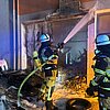 FW-E: Nächtlicher Brand in einem Mehrfamilienhaus - zehn Personen in Notunterkunft untergebracht