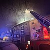 FW-RS: Dachstuhlbrand in einem Mehrfamilienhaus