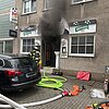 FW-DO: Küchenbrand in Gaststätte - Rettungswagen trifft als erstes Feuerwehrfahrzeug ein - zwei Menschen erleiden bei der Rettung Rauchgasverletzungen