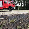 Feuerwehr Goch: Flächenbrand gefährdet abgestellte Fahrzeuge
