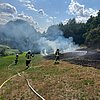 FW-EN: Wiese brennt am Wiggers - Feuer droht auf Wald überzugreifen
