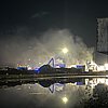 FW-DO: Nächtlicher Einsatz am Hafen - Brand in einer Recyclingmaschine sorgt für viel Rauch