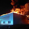 FW Bocholt: Brennt Werkstatt in voller Ausdehnung - Feuerwehr Bocholt im Großeinsatz
