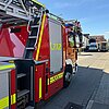 FW-LEV: Arbeitsunfall auf Baustelle - Feuerwehr rettet verletzten Arbeiter aus Baugrube