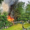 FW-OB: Brand einer Gartenlaube in Kleingartenanlage - Feuerwehr verhindert Ausbreitung