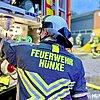 FW Hünxe: Heuballen brennen in Scheune, Anwohner reagieren umsichtig