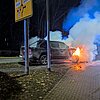 FW-KLE: Auto und Toilettenpapier brennen - ein Verletzter bei zwei Einsätzen der Freiwilligen Feuerwehr Bedburg-Hau