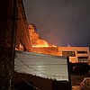 FW Ratingen: Brand in Lagerhalle in Ratingen-West