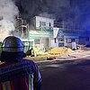 FW-RS: Baucontainerbrand mit Überschlag auf Garagendach