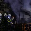 FW-MK: Brand einer Gartenhütte in voller Ausdehnung