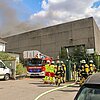FW-E: Feuer in leerstehender Lagerhalle - starke Rauchentwicklung