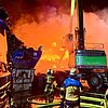 FW-E: Großbrand auf Schrottplatz - rund 140 Einsatzkräfte im Einsatz