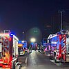 FW-NE: Auffahrunfall auf der A57 - Lkw kollidiert mit Baustellen-Warneinrichtung