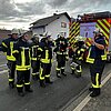 FW Ense: Gemeinsame Übung bei Auto Große: Feuerwehr Ense und Feuerwehr Arnsberg trainieren Hand in Hand