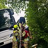 FW Ratingen: Linienbus auf Waldweg von Fahrbahn abgekommen
