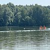 FW-DT: Die Feuerwehr Detmold befreit Schwan von einer Angelschnur auf dem Meschesee