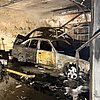 FW-RS: Brennt PKW in Garage. Feuerwehr konnte Brandausbreitung auf das gesamte Gebäude verhindern.