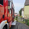FW Königswinter: Brandausbreitung auf Wohnhaus verhindert