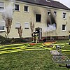 FW-KLE: Ausgedehnter Wohnungsbrand - Flammen schlagen aus Fenstern