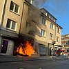 FW-MH: Brennender Unrat greift auf Wohngebäude über