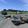 FF Bad Salzuflen: Drei Menschen bei Motorradunfall verletzt / Ostwestfalenstraße in Retzen ist über mehrere Stunden gesperrt