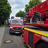 FW Grevenbroich: Zwei größere Einsätze für die Feuerwehr Grevenbroich am Samstagabend Brand im Außenbereich eines Krankenhauses - Feuer an Halle in Kapellen