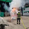 FW-AR: Brennender Papiercontainer in Anlieferungshalle eines Discounters in Hüsten