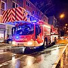 FW-E: Dachstuhlbrand in Mehrfamilienhaus - Feuerwehr Essen über Stunden im Einsatz