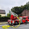 FW-E: Brand eines leerstehenden Gebäudes - Feuerwehr verhindert Brandausbreitung