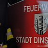 FW Dinslaken: Feuer mit Menschenleben in Gefahr