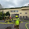 FW Königswinter: Brennende Fahrzeuge in Parkgarage sorgen für Großeinsatz der Feuerwehr