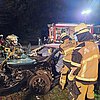 FW-E: Schwerer Verkehrsunfall - zwei Personen durch technische Rettung aus Pkw befreit