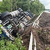 FW Moers: Verkehrsunfall mit Silo-LKW auf der A57