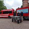 FW-KLE: Stiftung Schloss Moyland schenkt Jugendfeuerwehr Bedburg-Hau Tischkicker zur Förderung der Kameradschaft