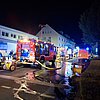 FW-BN: Brand an Gewerbeobjekt - Flammen greifen auf Gebäudeinneres über