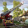 FW Moers: Schwierige Löscharbeiten bei Dachstuhlbrand in Moers-Kapellen