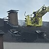 FW Ratingen: Ratinger Feuerwehr löscht Schwelbrand im Dachbereich - Überörtliche Unterstützung in Monheim