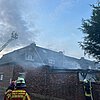 FW Düren: Brand greift auf Wohnhaus über