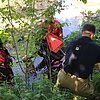 FW Paderborn: "Person im Wasser" am Zusammenlauf der Alme und Lippe in Schloss Neuhaus