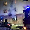 FW-GE: Nächtlicher Wohnungsbrand in Schalke - 16 Personen medizinisch gesichtet