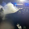 FW Alpen: Pkw-Brand am Abend