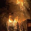 FW-DO: Meterhohe Flammen durch brennende Gartenlaube